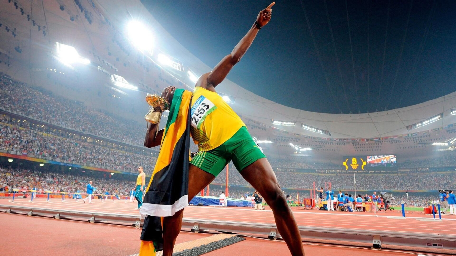 爱游戏在线-莱万多夫斯基在RNG比赛中夺冠，夺冠引发热议！引发球迷热议